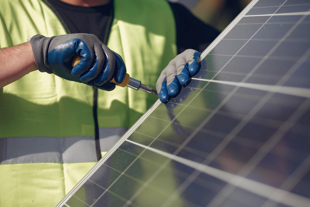 Bifaziale Solarzellen: Transparente Elektrode erhöht Wirkungsgrad