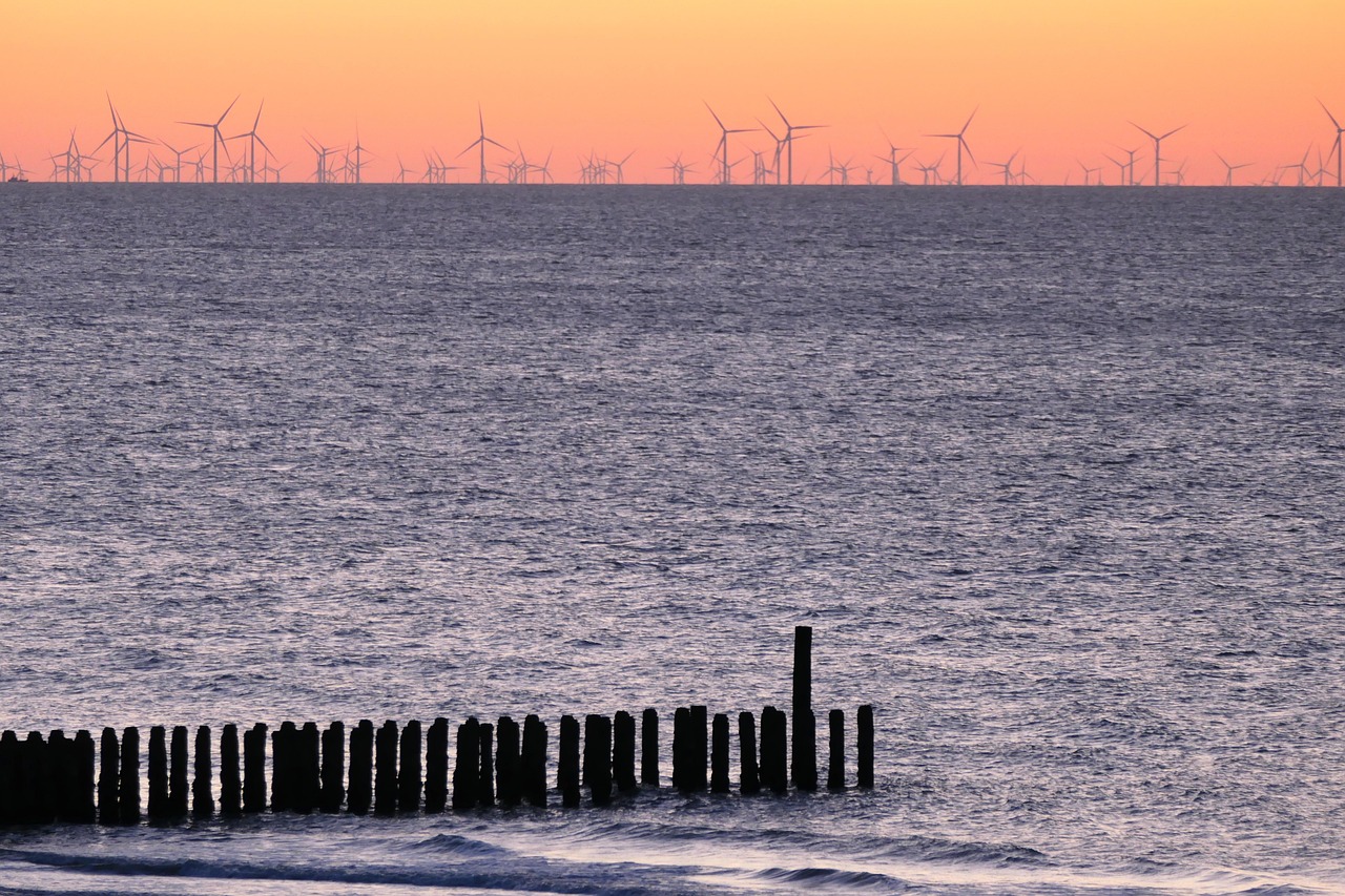 Flüssigbatterie speichert Wind- und Solarstrom – ohne kritische Rohstoffe
